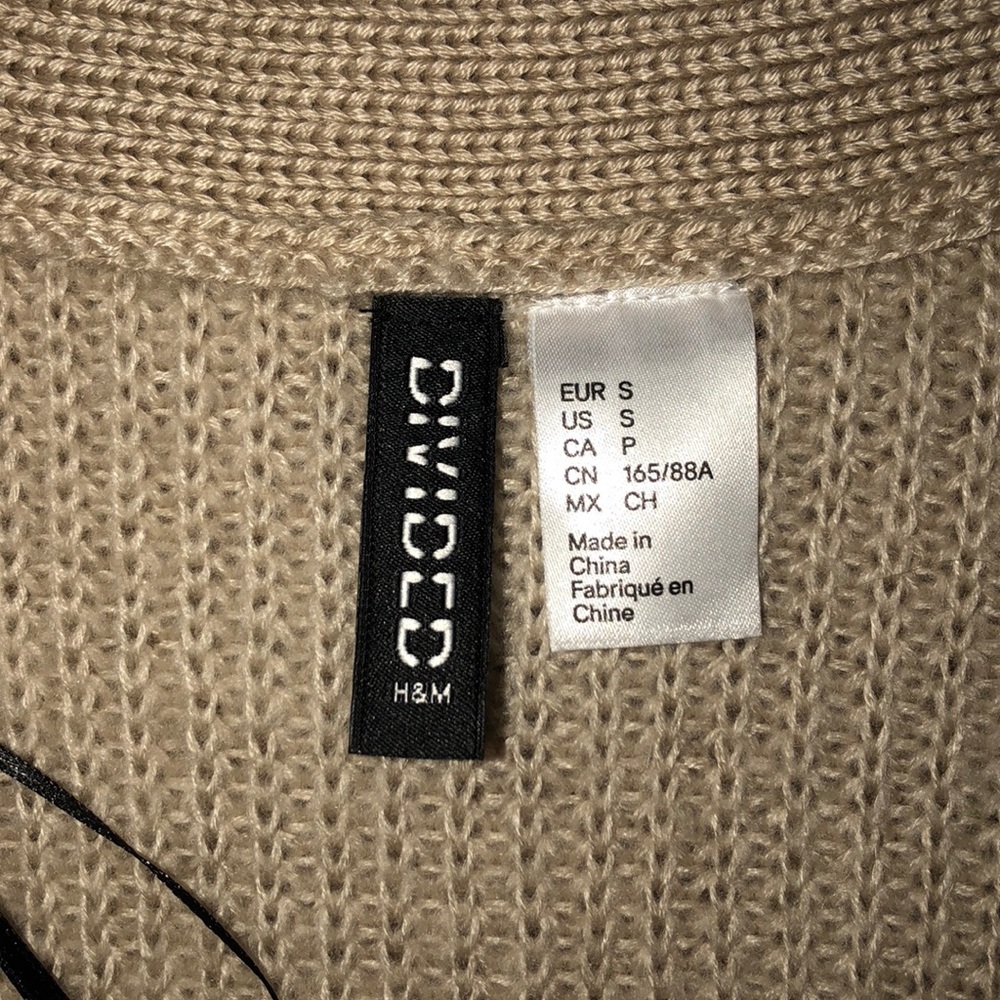 ❤️H&M tan sweater! - Picture 4 of 4
